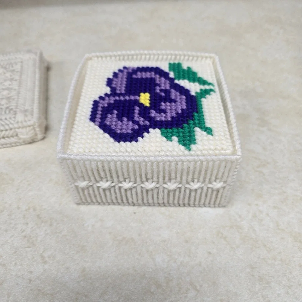 Vintage Floral Plastic‎ Canvas Coaster Set 8pc with Matching Storage Box White